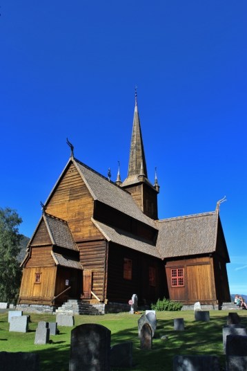 Iglesia medieval de Lom