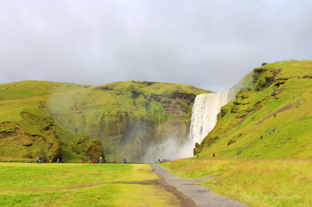 De Vík í Mýrdal, Skógafoss y el urbanismo&nbsp;embrutecido